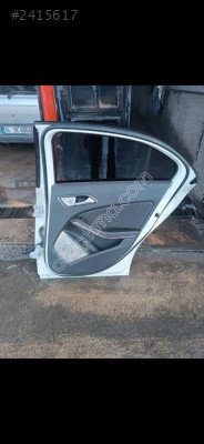 MERCEDES A180 W176 SAĞ ARKA BEYAZ