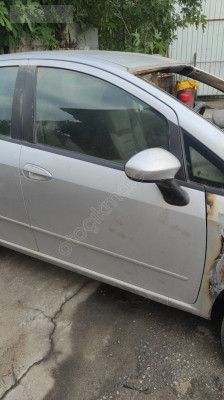 FİAT LİNEA SAĞ ÖN KAPI