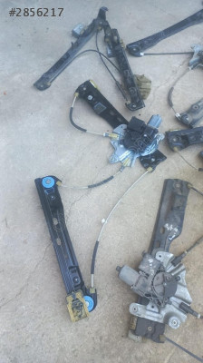 OPEL INSİGNİA SAĞ ÖN CAM KRİKOSU.OTO ERKAN ÜNYE
