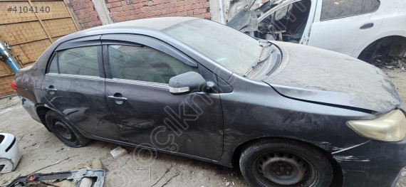 Toyota Corolla sağ ön kapı