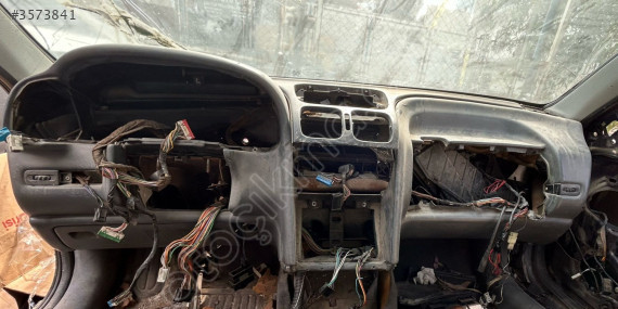 RENAULT LAGUNA 1 2.0 BENZİNLİ 1996-2000 GÖĞÜSLÜK KOMPLE TORPİDO q