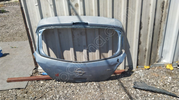 Opel Corsa D bagaj kapagı