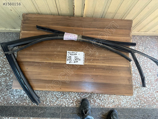 RENAULT LAGUNA 1 SAĞ ÖN KAPI CAM FİTİLİ LASTİĞİ ORJİNAL ÇIKMA