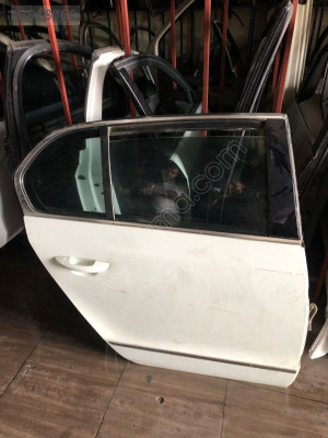 ÇIKMA HATASIZ SKODA SUPERB SAĞ ARKA KAPI