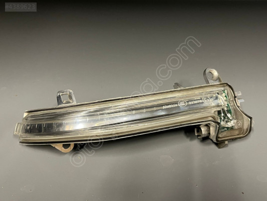 BMW f30 f10  SAĞ AYNA SİNYALİ ORJİNAL 20203102