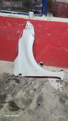 Toyota Corolla sağ ön çamurluk çıkma orjinal