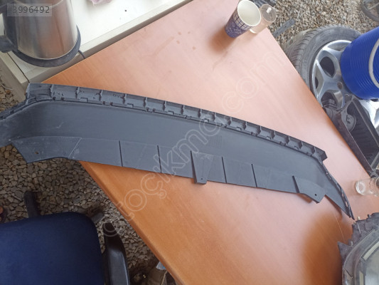 Volkswagen Passat B7 Ön Tampon Alt Plastik