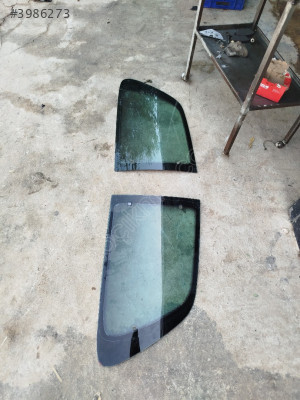Citroen Saxo arka kelebek camı sol