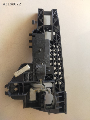 AUDİ Q5 KAPI KOLU İÇ BRAKETİ ÖN 8T0837885A 8T0837886A