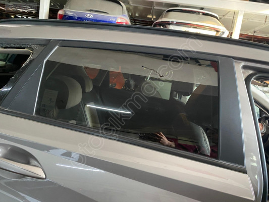 HYUNDAİ BAYON SAĞ ARKA KAPI CAMI