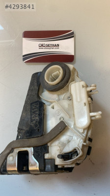 U20-14120 Toyota Yaris 2015 sol arka kapı kilidi