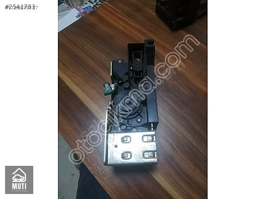 Ford Connect Ön Kapı Kilidi Sağ Delikli 8T1A-V21812-BC