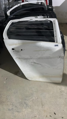 VOLKSWAGEN golf 10 13 sağ arka kapı ufak hasarlı