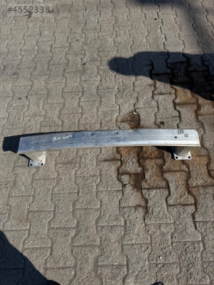 Peugeot 3008 ön tampon demiri