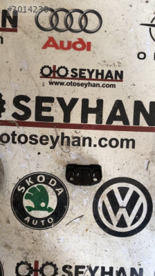 3C586420B Volkswagen Golf 6 bagaj yan kancası