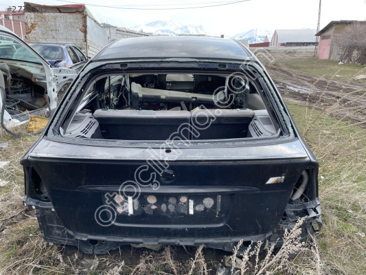 Orijinal BMWe 46 Compact bagaj kapağı çıkma