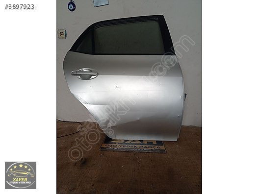 TOYOTA AURİS sağ arka kapı