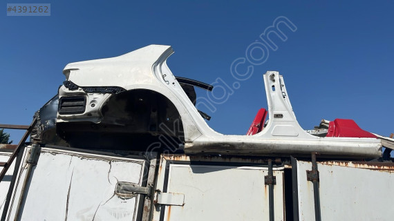 TOYOTA COROLLA SAĞ ARKA ÇAMURLUK ÇIKMA