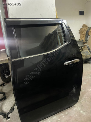 NİSSAN NAVARA SOL ARKA KAPI 2017 MODEL