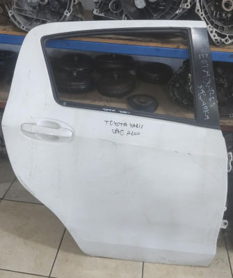 TOYOTA YARİS SAĞ ARKA KAPI