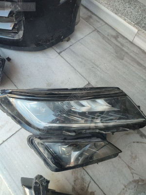 Skoda kodiaq sağ far orjinal çıkma parça