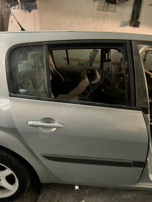 RENAULT MEGANE2 SAĞ ARKA KAPI KONUK OTO