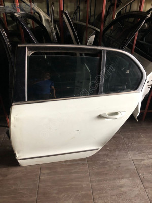 ÇIKMA HATASIZ SKODA SUPERB SOL ARKA KAPI