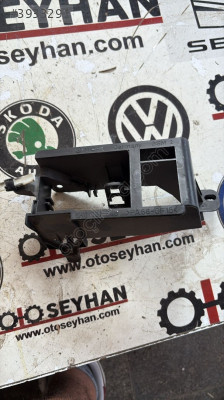 5K0937546 vw golf 6 sağ ön koltuk fiş tutucu braket