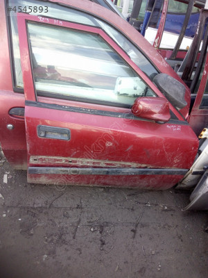 Mazda 323 hb sağ ön kapı