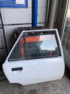 R11 sağ arka kapı
