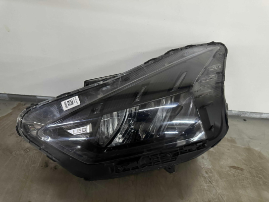 HYUNDAİ BAYON SOL ÖN FAR