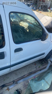 Renault Kangoo İçin Sağ Ön Kapı Çıkma Parçası