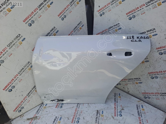 Mercedes CLA sol arka kapı (az hasarlı)