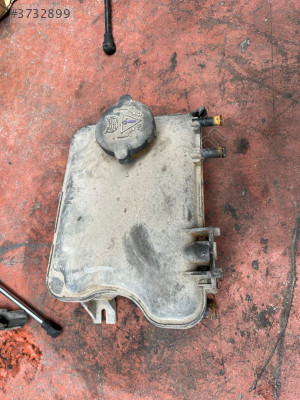 CİTRÖEN  SAXO  1.5  DİZEL  MOTOR  YEDEK  SU  DEPOSU