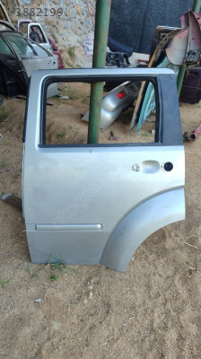 Dodge Nitro çıkma hasarsız sol arka kapı 07-11