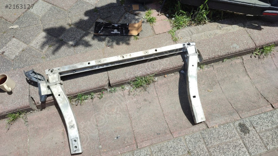 OPEL CORSA E RADYATÖR ALT TRAVERSİ ÇIKMA ORJİNAL YEDEK PARÇA