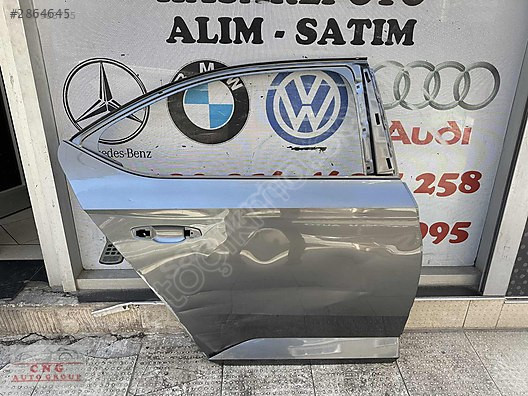 Skoda süperb 2018 sağ arka kapı