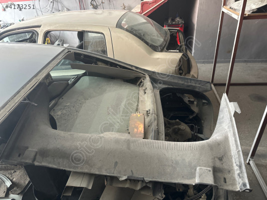 Peugeot 407 bagaj kilit plastiği bagaj iç plastiği 9645441777