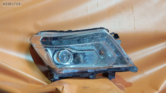 nissan navara sağ far