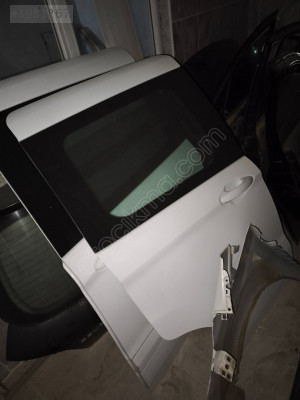 Ford courier kapıları vardır.