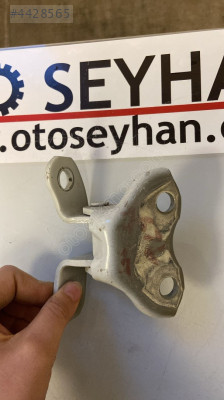 68730-0D071 Toyota Yaris 2015 sağ ön alt kapı menteşesi