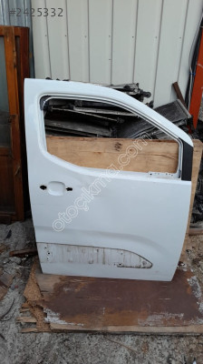 OPEL COMBO E  SAĞ ÖN KAPI ÇIKMA YEDEKK PARÇA