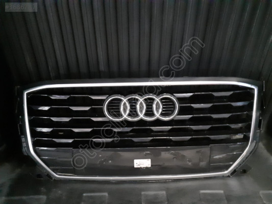 Orjinal Çıkma Audi Q3 Ön Panjur Parçası