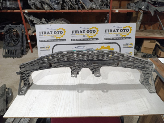 3C8807571 VW PASSAT CC PANJUR ALT BRAKETİ TAMPON ORTA BRAKET