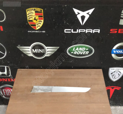 8K0867410 AUDİ A4 SOL ÖN KAPI DÖŞEME ÇITASI 2014-2018