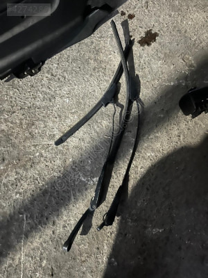 Opel Vectra A kasa ön silecek demirleri