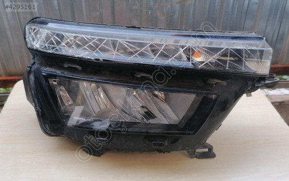 Skoda Kamiq Sağ Ön Far - Orjinal Oto Çıkma