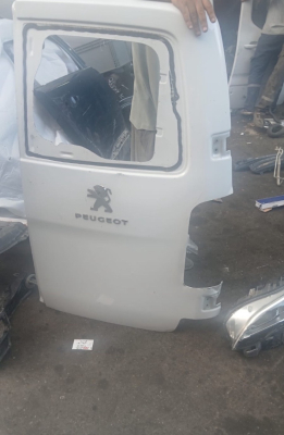 Peugeot partner arka bagaj kapağı