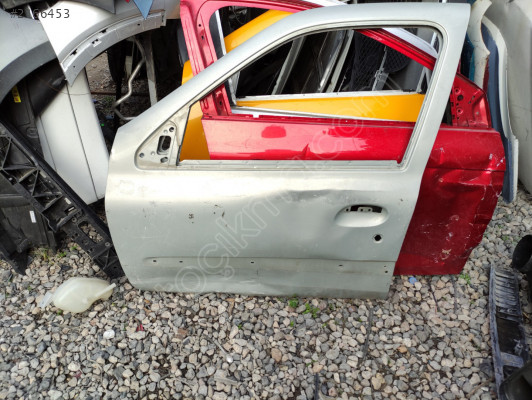 Renault Clio sol ön kapı