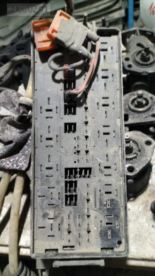 Chrysler grand voyager 04868093AA sigorta kutusu